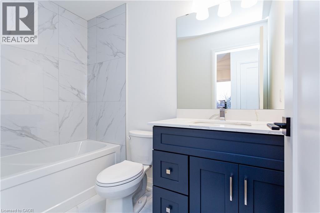 29 Dana Drive, Hamilton, ON - Indoor Photo Showing Bathroom