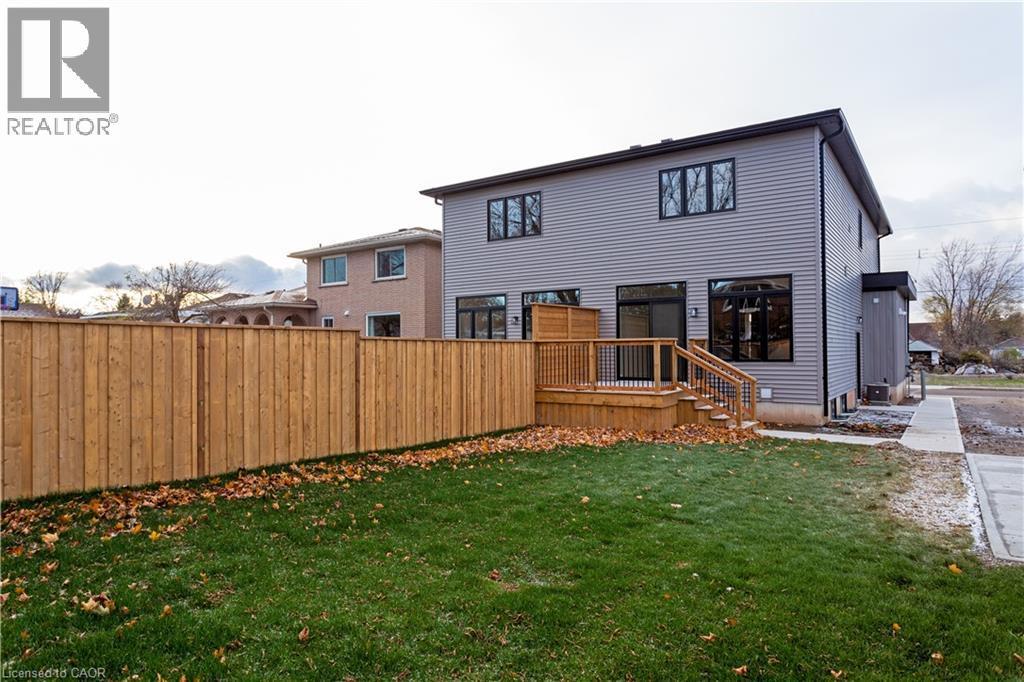 29 Dana Drive, Hamilton, ON - Outdoor