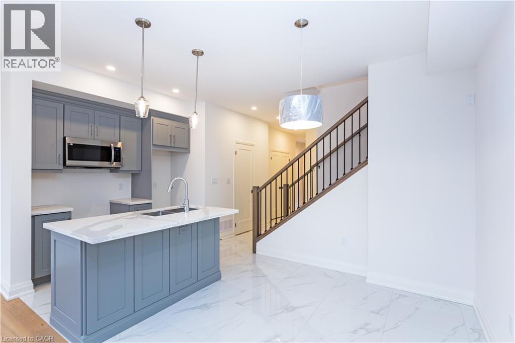 29 Dana Drive, Hamilton, ON - Indoor Photo Showing Kitchen