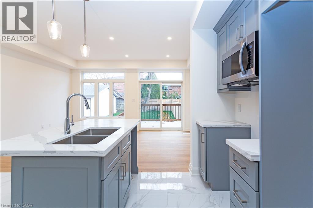29 Dana Drive, Hamilton, ON - Indoor Photo Showing Kitchen With Double Sink