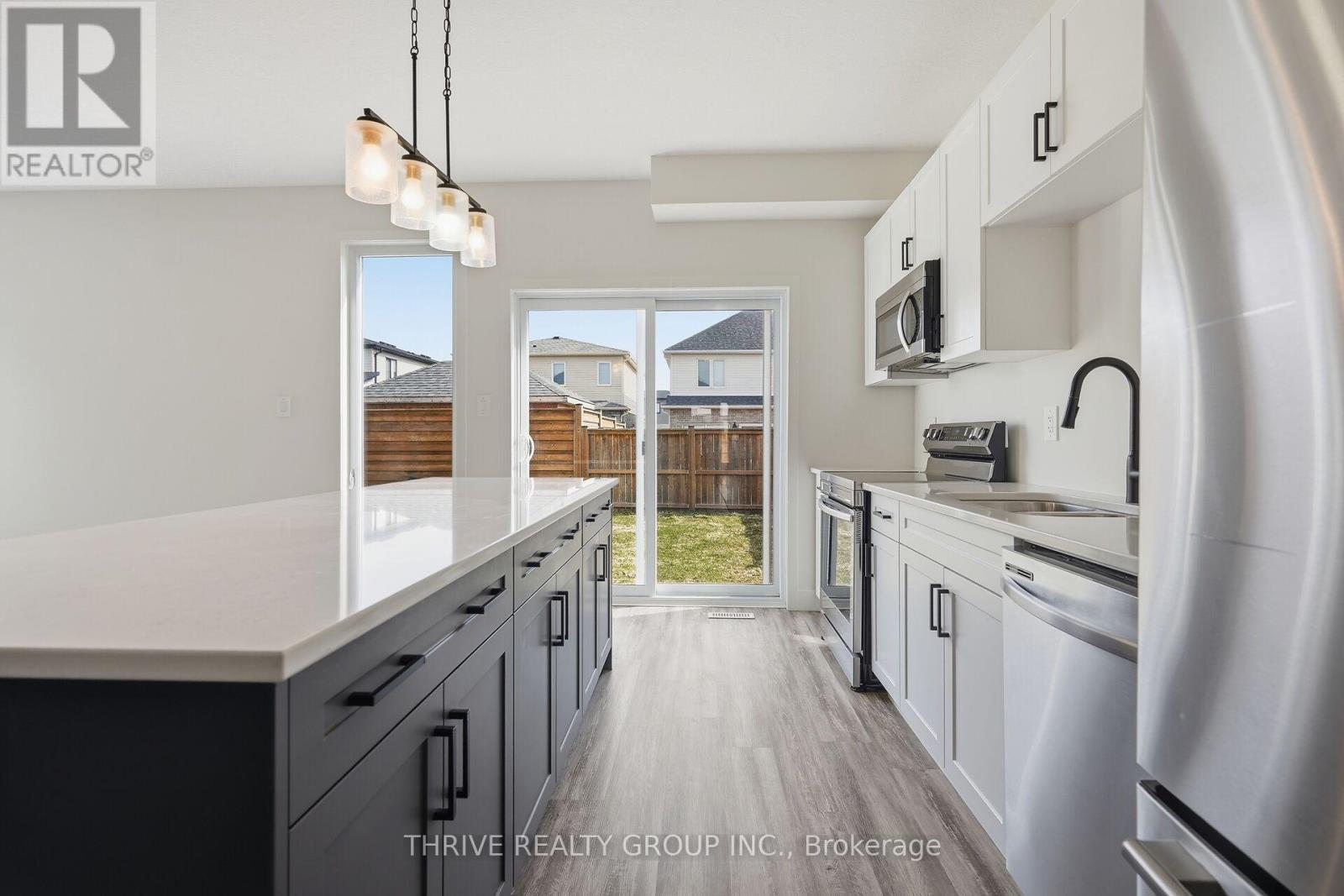 2318 Jordan Boulevard, London North (North S), ON - Indoor Photo Showing Kitchen With Upgraded Kitchen
