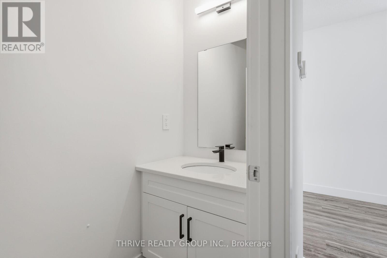 2318 Jordan Boulevard, London North (North S), ON - Indoor Photo Showing Bathroom