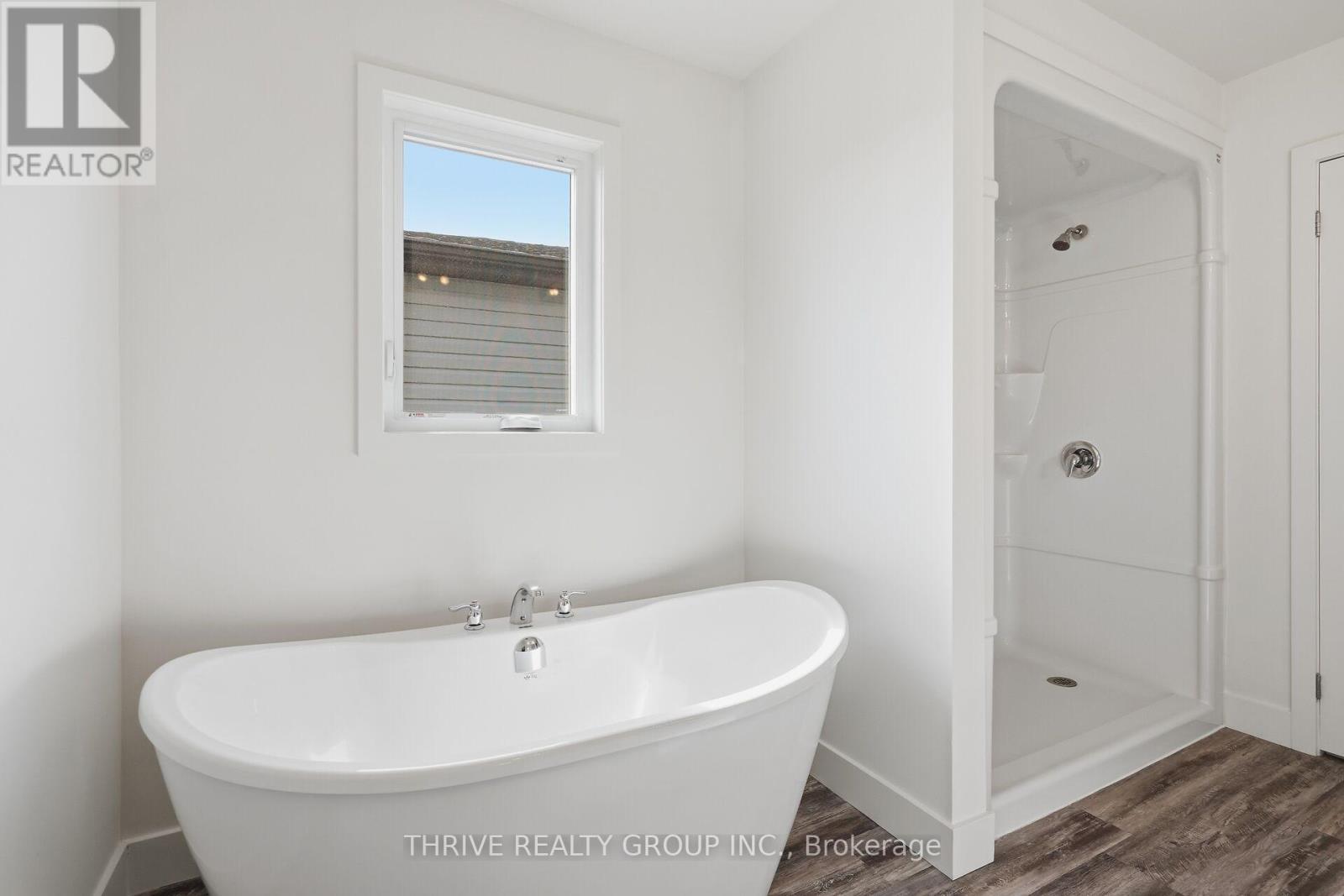 2318 Jordan Boulevard, London North (North S), ON - Indoor Photo Showing Bathroom