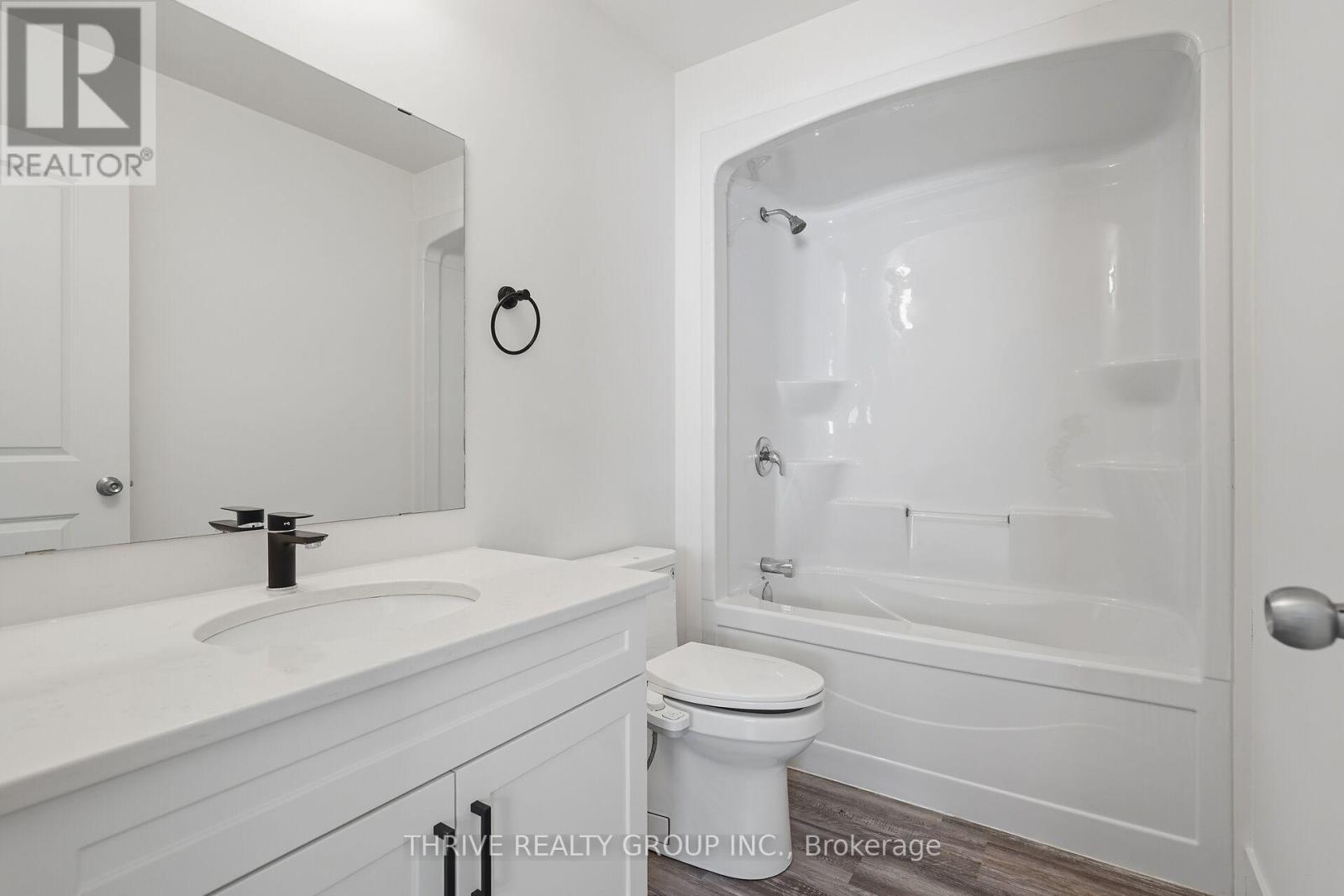 2318 Jordan Boulevard, London North (North S), ON - Indoor Photo Showing Bathroom