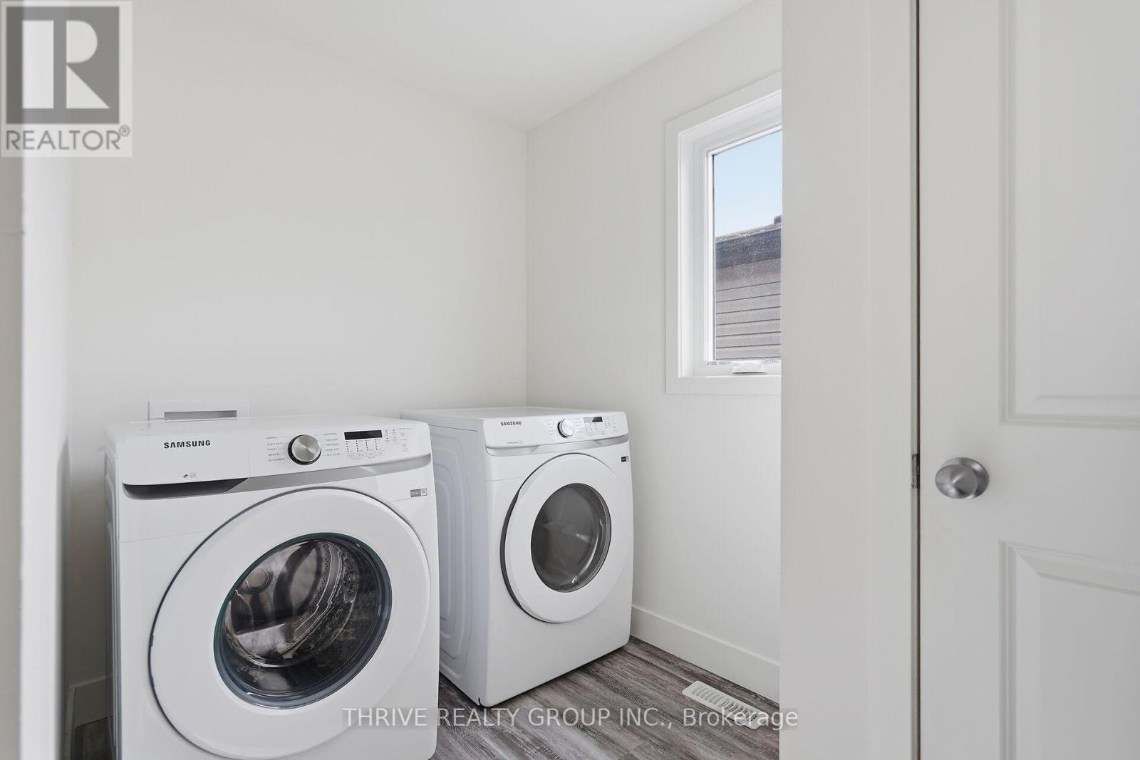 2318 Jordan Boulevard, London North (North S), ON - Indoor Photo Showing Laundry Room