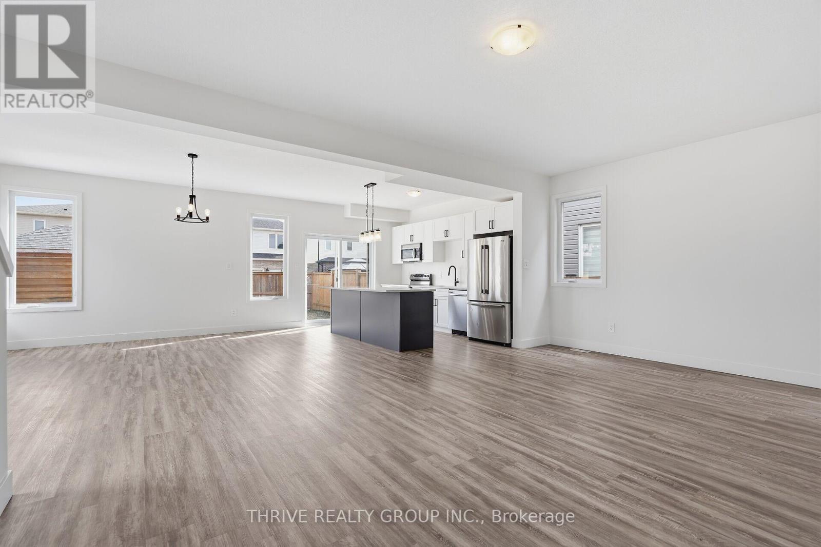 2318 Jordan Boulevard, London North (North S), ON - Indoor Photo Showing Living Room