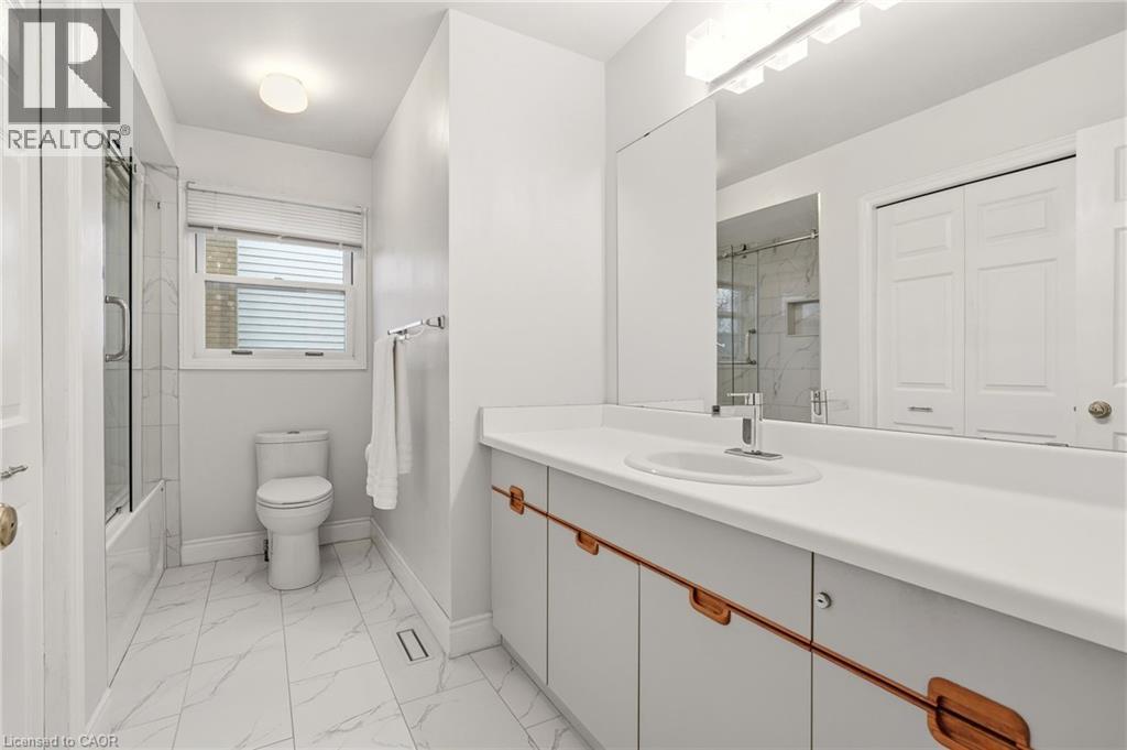 4150 Millcroft Park Drive, Burlington, ON - Indoor Photo Showing Bathroom