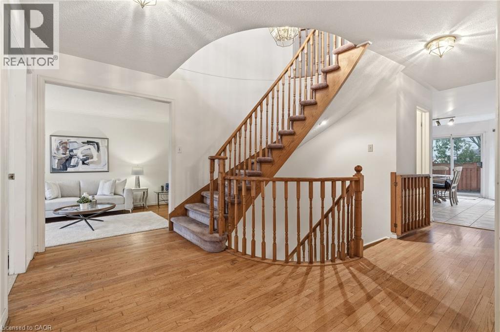 4150 Millcroft Park Drive, Burlington, ON - Indoor Photo Showing Other Room