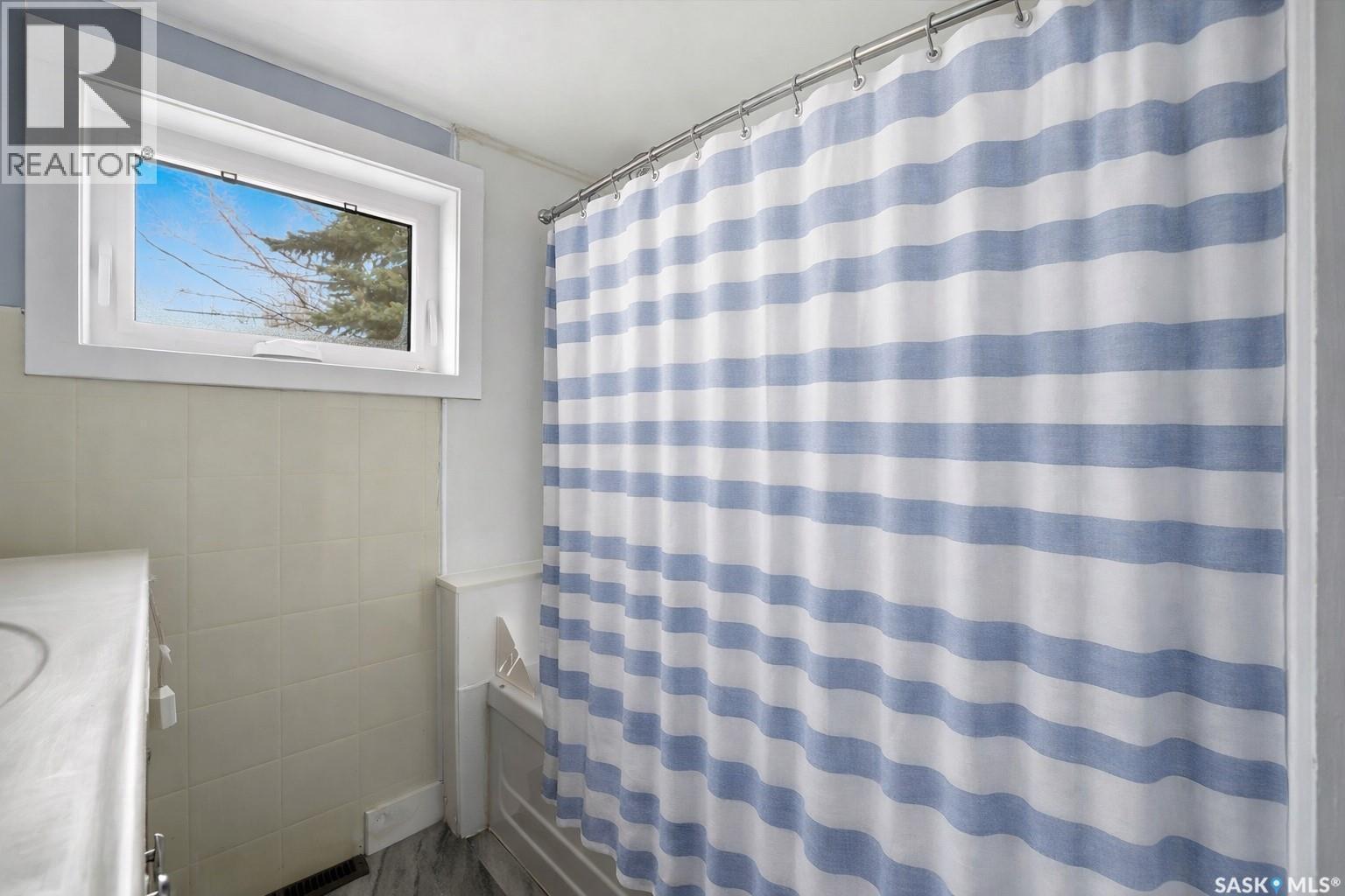 304 Main Street, Avonlea, SK - Indoor Photo Showing Bathroom