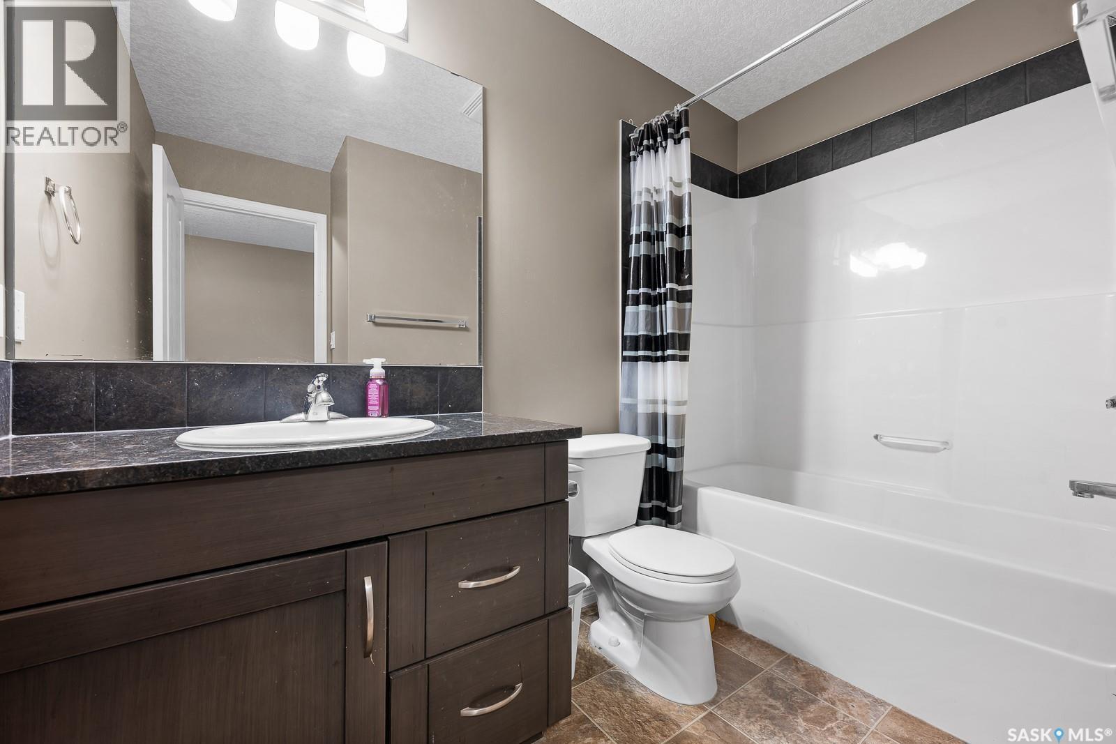 411 3826 Dewdney Avenue E, Regina, SK - Indoor Photo Showing Bathroom