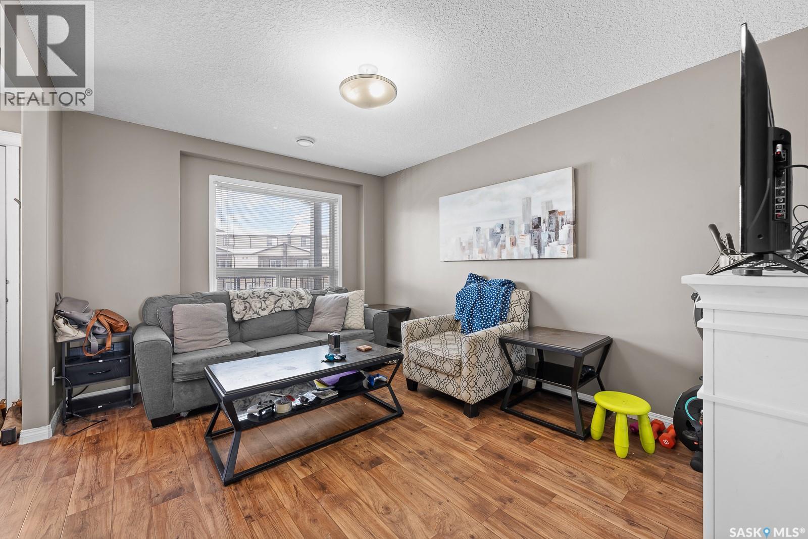 411 3826 Dewdney Avenue E, Regina, SK - Indoor Photo Showing Living Room