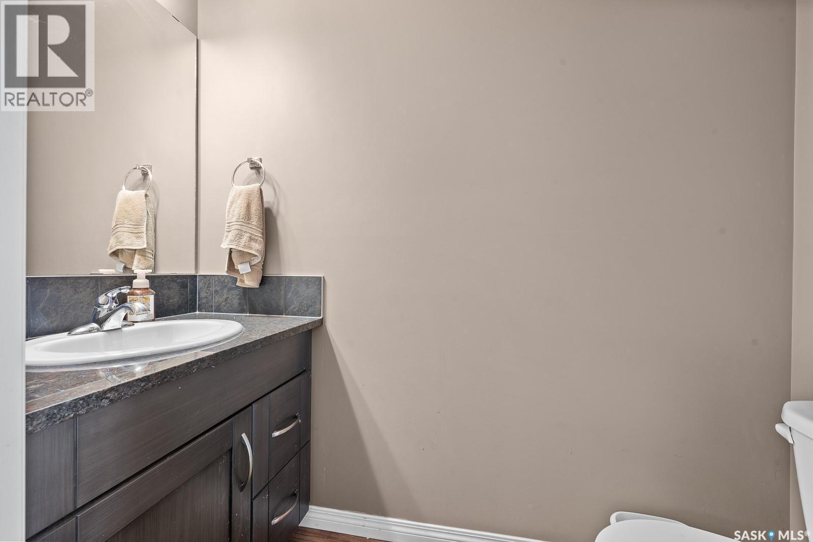 411 3826 Dewdney Avenue E, Regina, SK - Indoor Photo Showing Bathroom