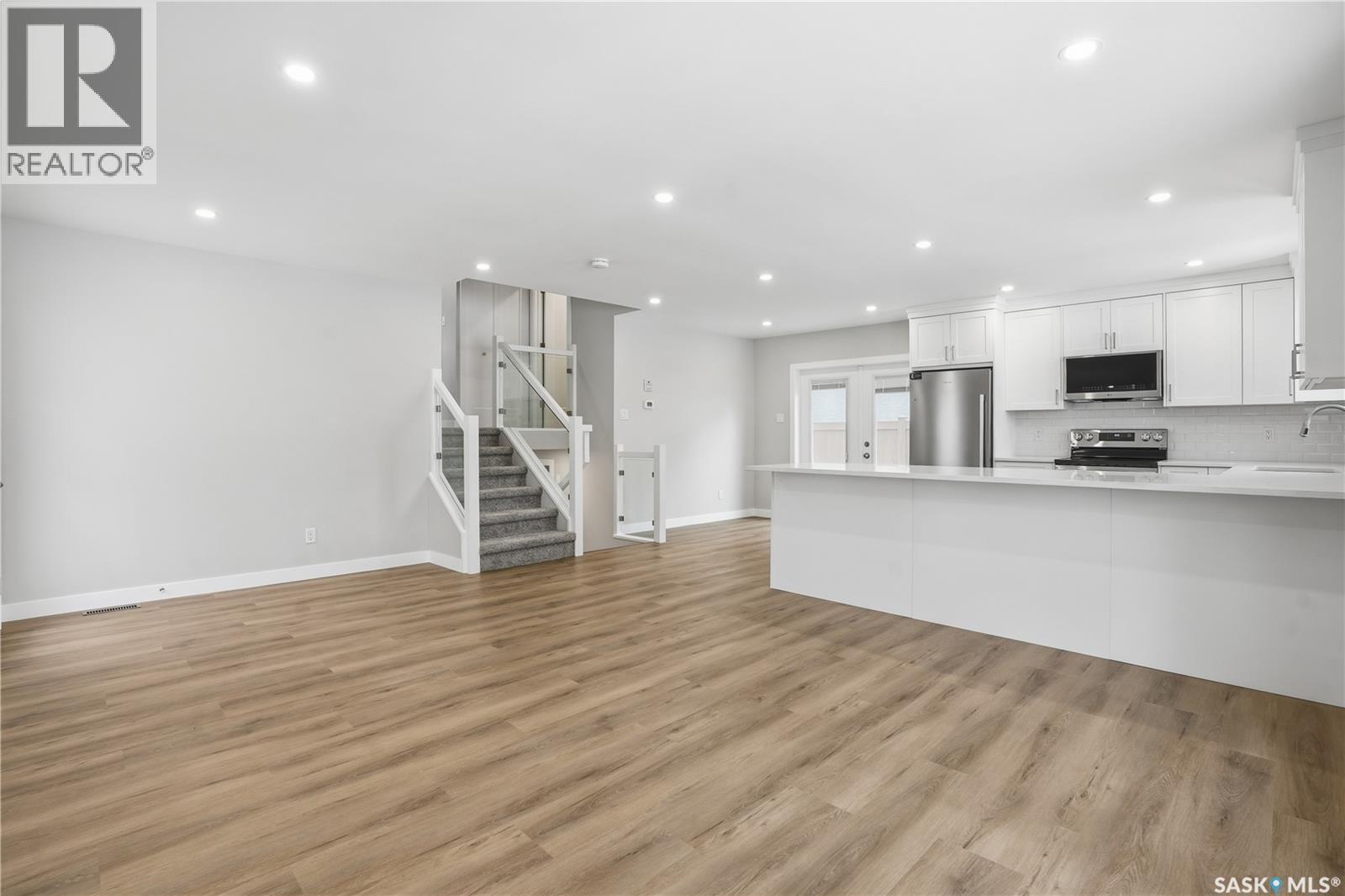 31 Newstead Avenue, Regina, SK - Indoor Photo Showing Kitchen With Upgraded Kitchen