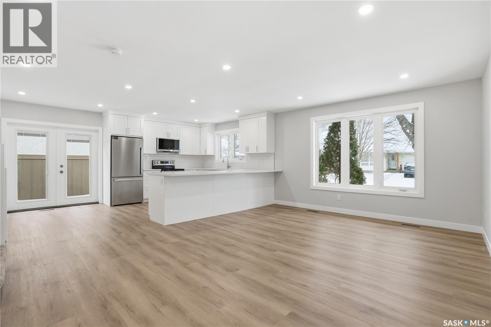 31 Newstead Avenue, Regina, SK - Indoor Photo Showing Kitchen With Upgraded Kitchen