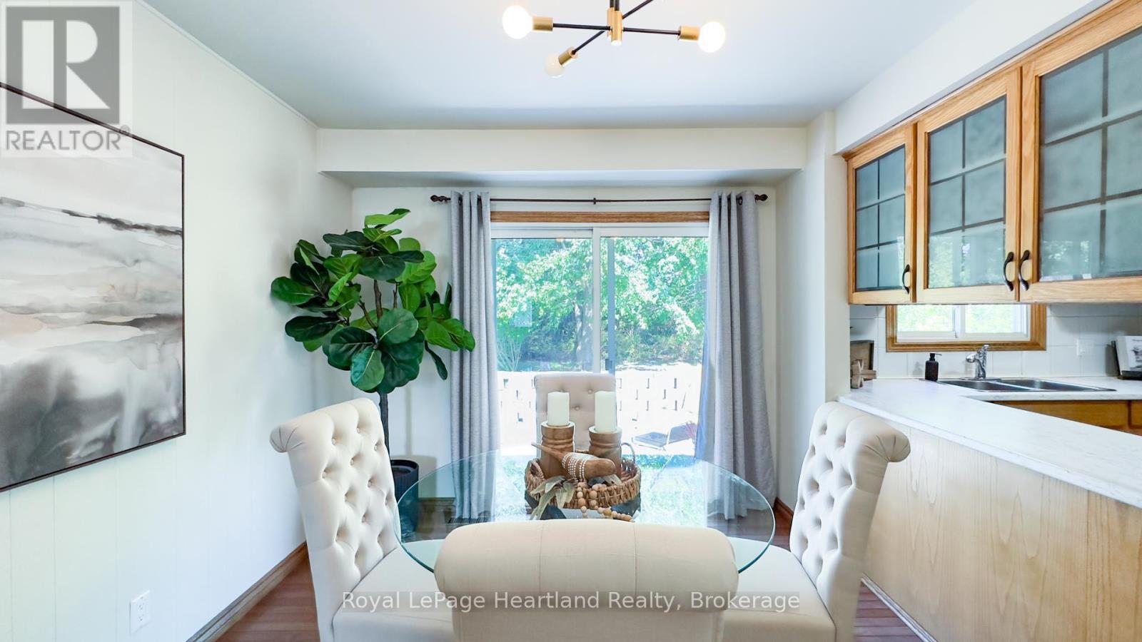 10 Bissett Court, Goderich (Goderich (Town)), ON - Indoor Photo Showing Dining Room