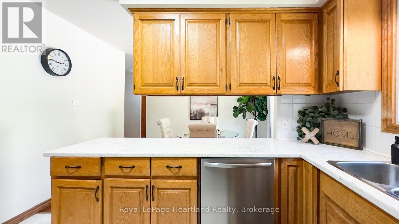 10 Bissett Court, Goderich (Goderich (Town)), ON - Indoor Photo Showing Kitchen