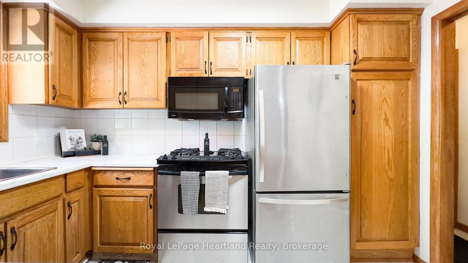 10 Bissett Court, Goderich (Goderich (Town)), ON - Indoor Photo Showing Kitchen