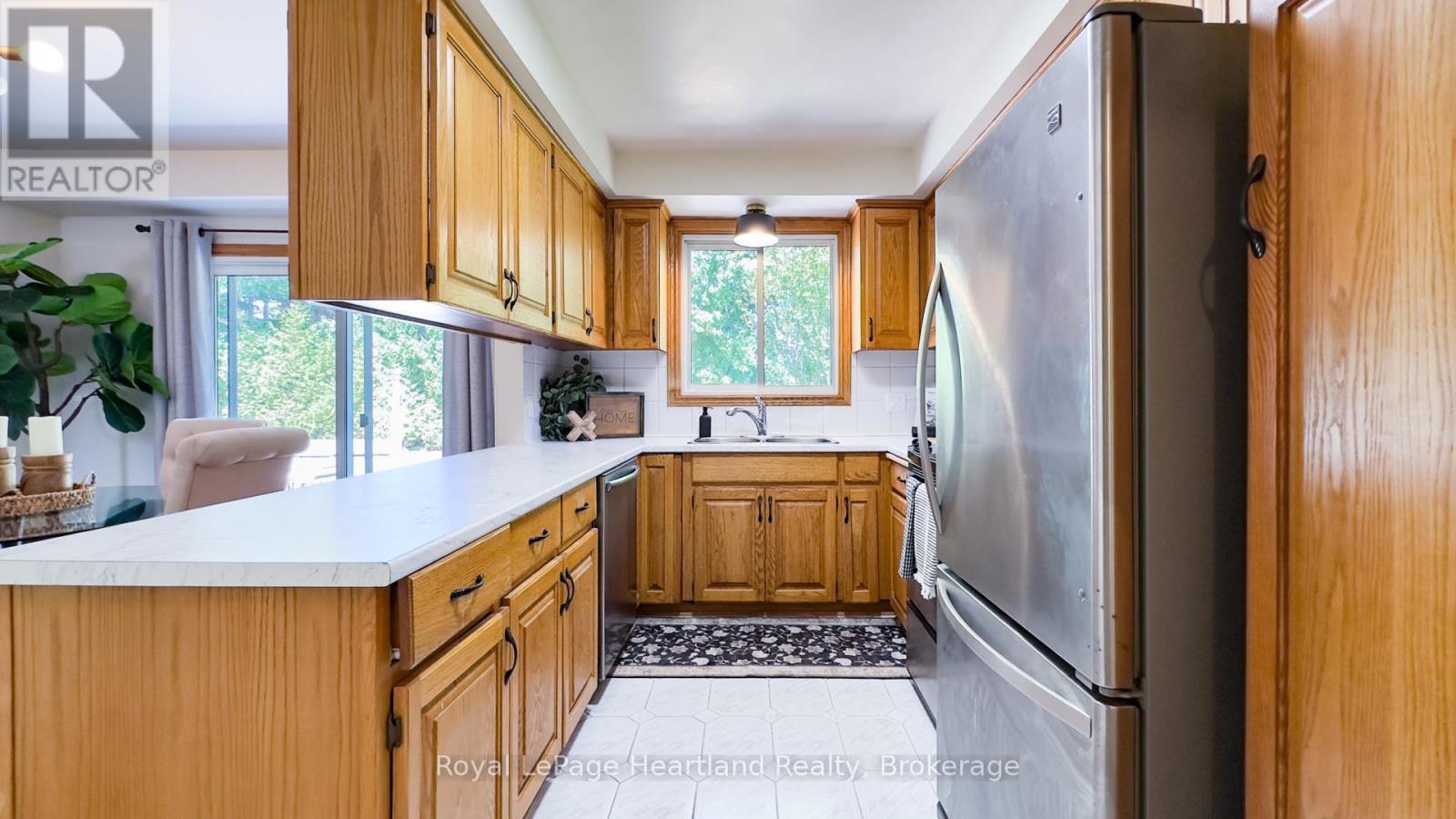 10 Bissett Court, Goderich (Goderich (Town)), ON - Indoor Photo Showing Kitchen