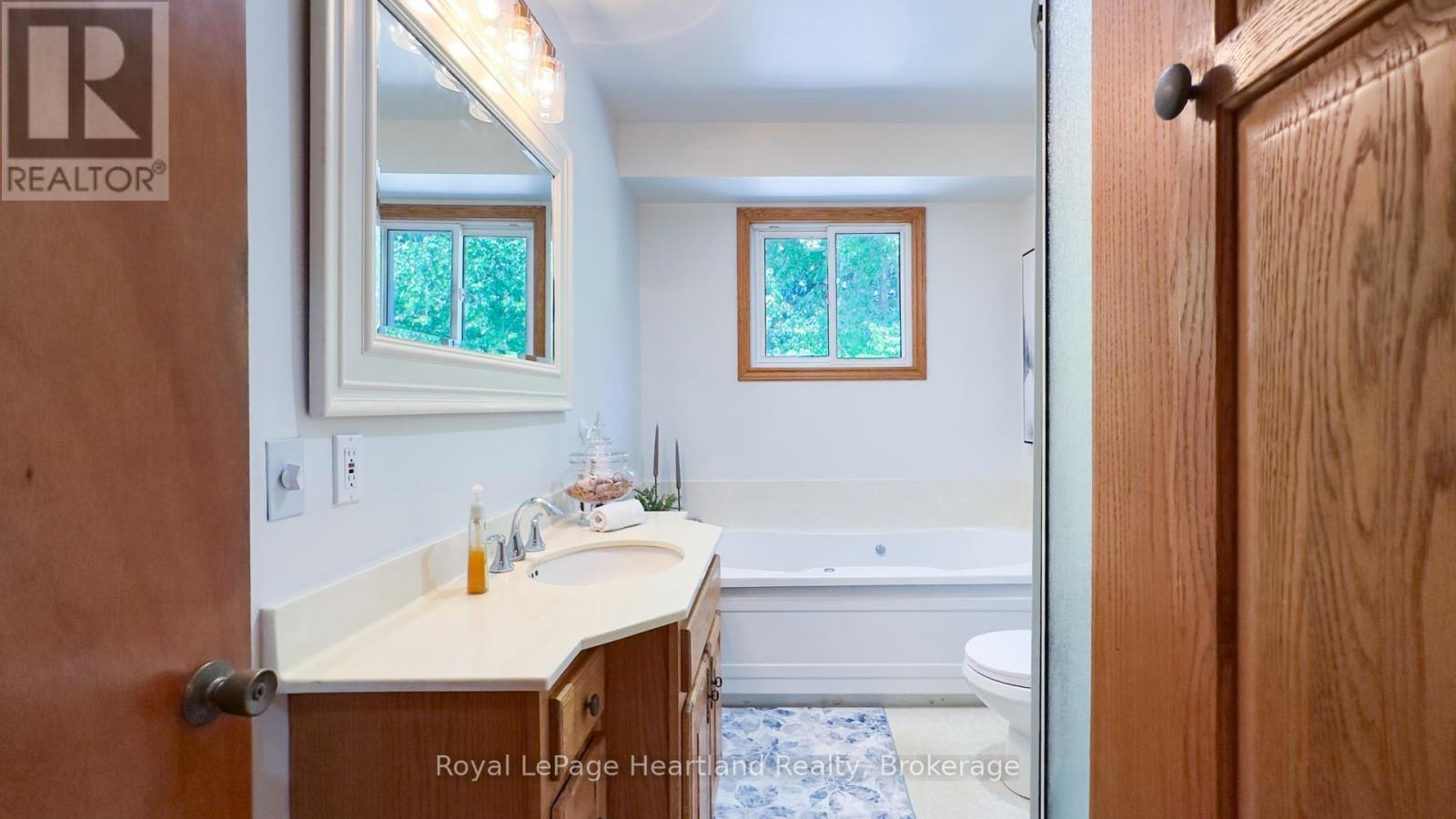 10 Bissett Court, Goderich (Goderich (Town)), ON - Indoor Photo Showing Bathroom