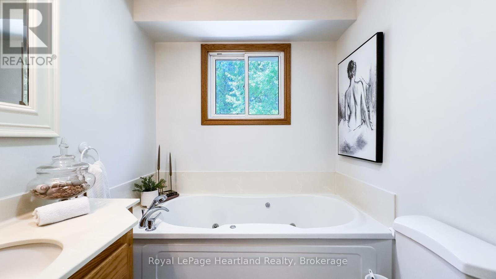 10 Bissett Court, Goderich (Goderich (Town)), ON - Indoor Photo Showing Bathroom