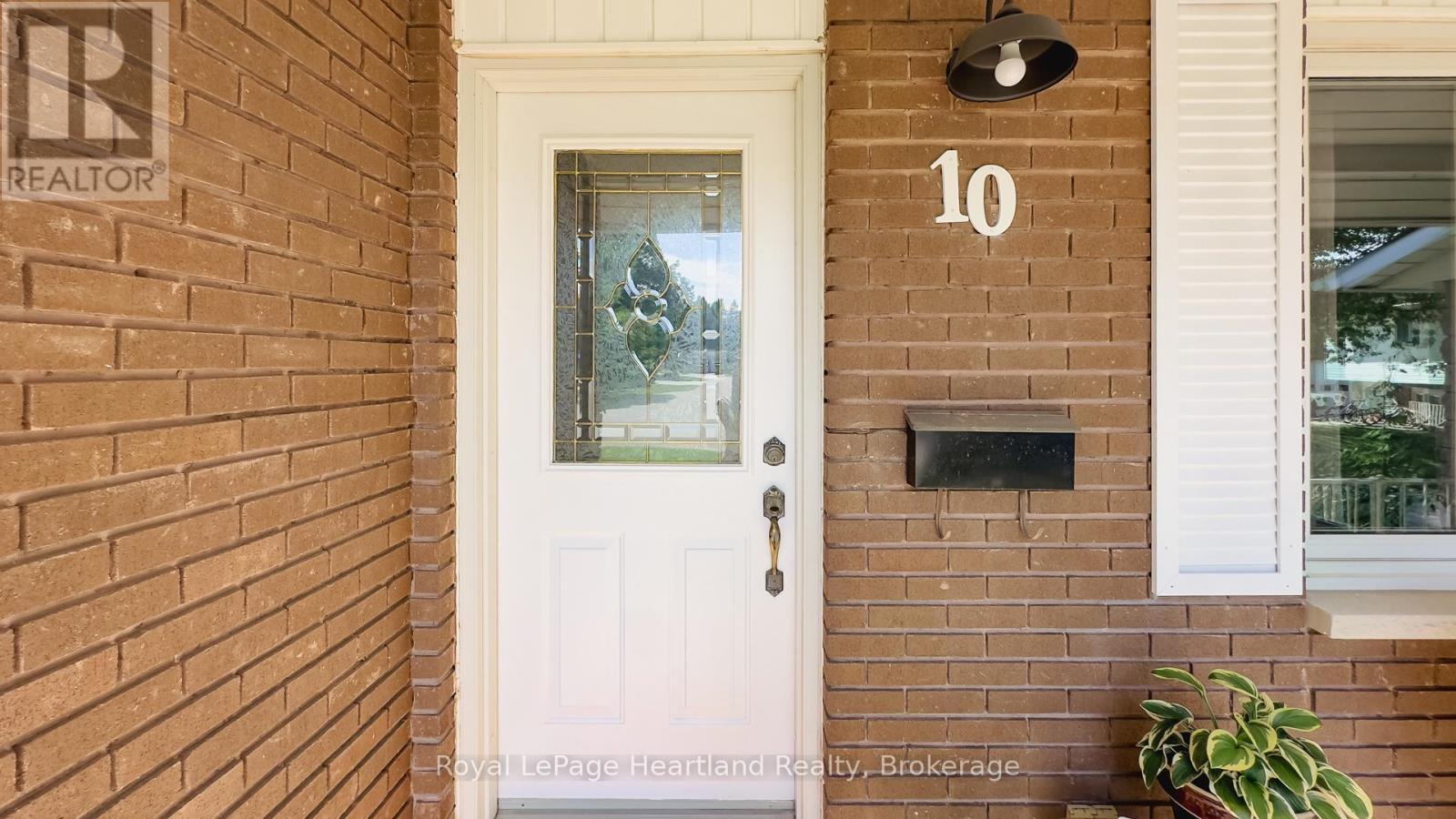 10 Bissett Court, Goderich (Goderich (Town)), ON - Outdoor With Exterior