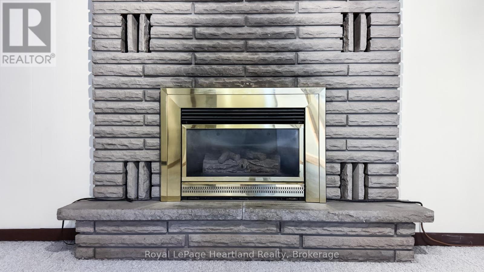 10 Bissett Court, Goderich (Goderich (Town)), ON - Indoor With Fireplace