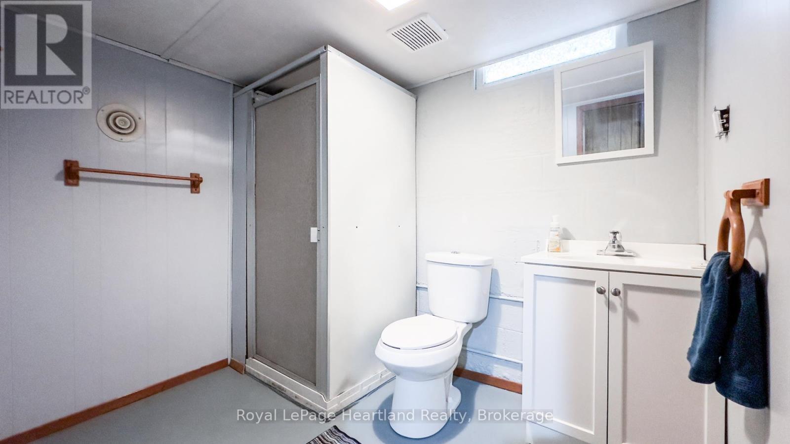 10 Bissett Court, Goderich (Goderich (Town)), ON - Indoor Photo Showing Bathroom