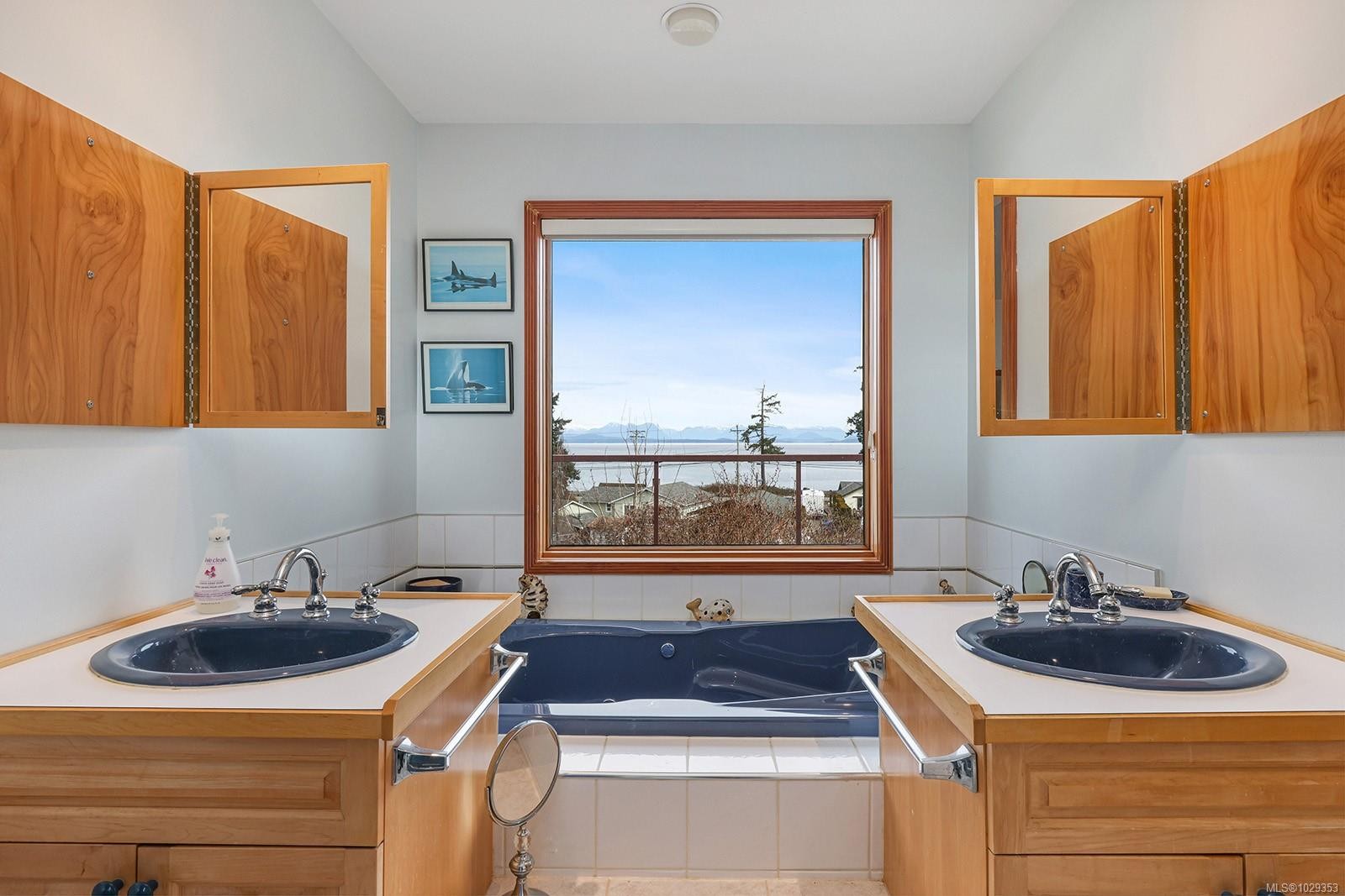 3882 Wavecrest Rd, Campbell River, BC