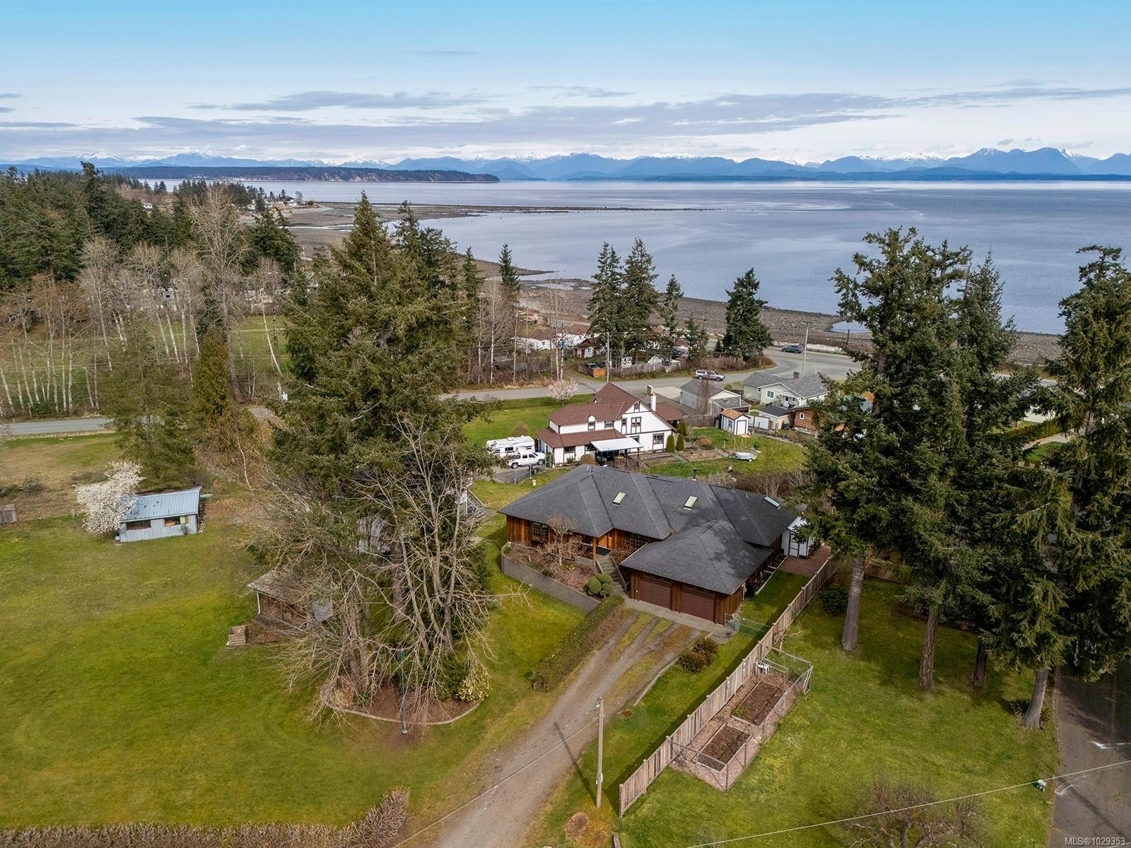 3882 Wavecrest Rd, Campbell River, BC
