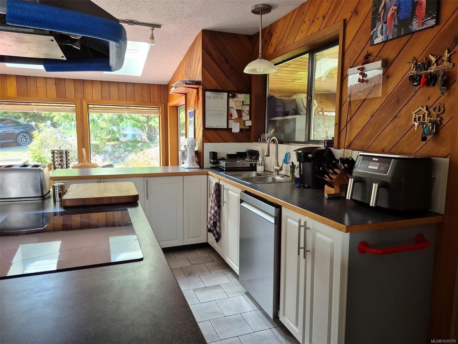 5904 Garvin Rd, Union Bay, BC