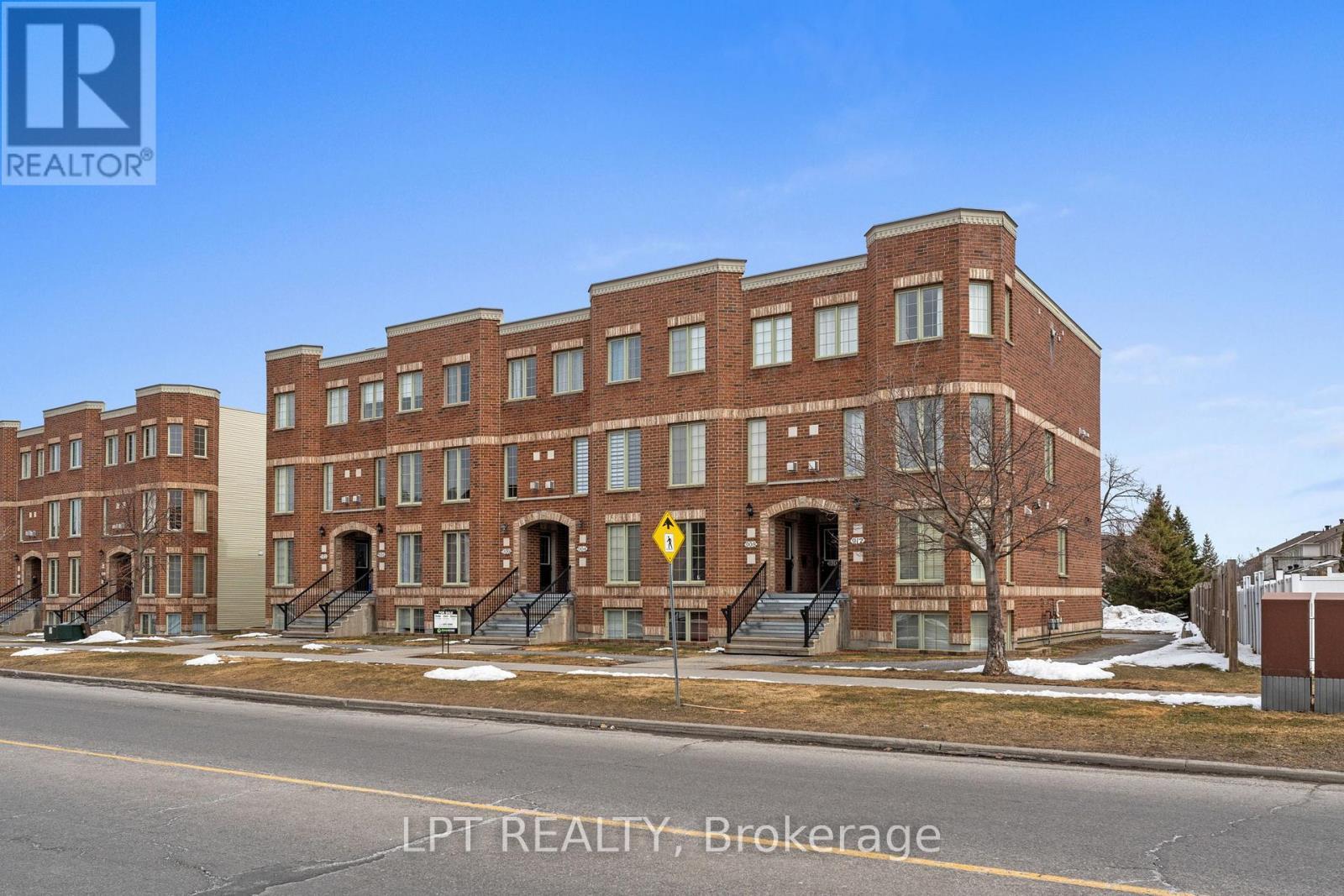 902 Longfields Drive, Ottawa, ON - Outdoor With Facade