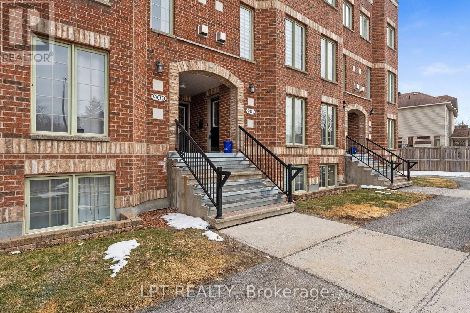 902 Longfields Drive, Ottawa, ON - Outdoor