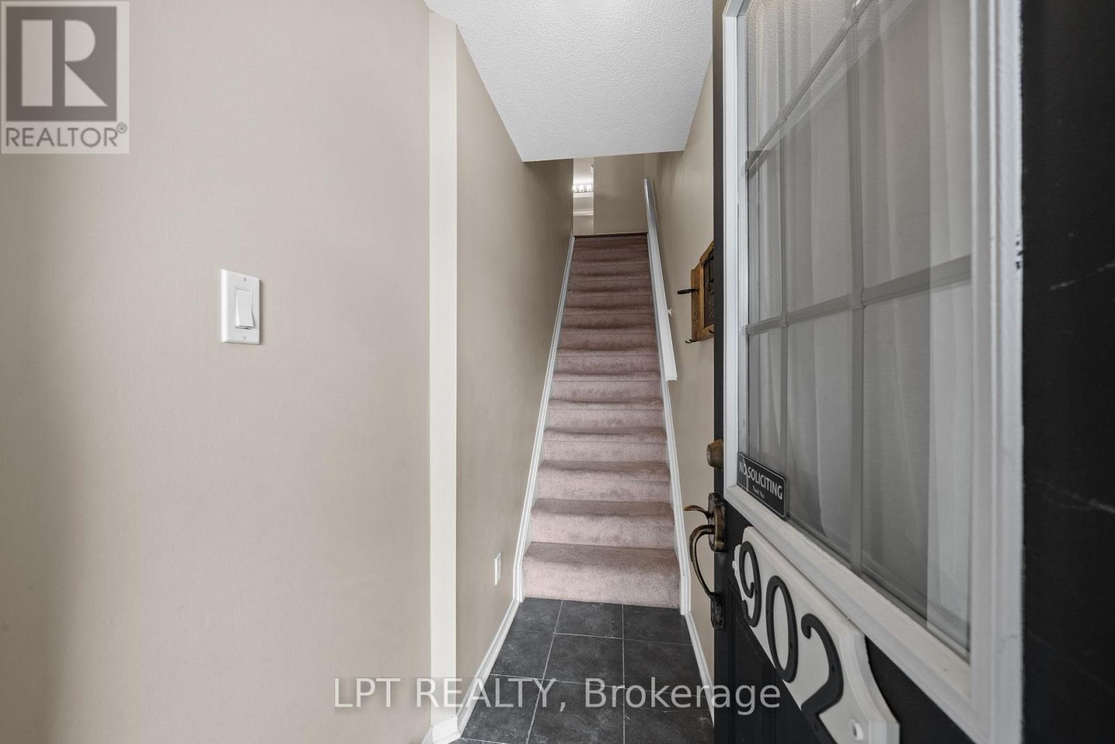 902 Longfields Drive, Ottawa, ON -