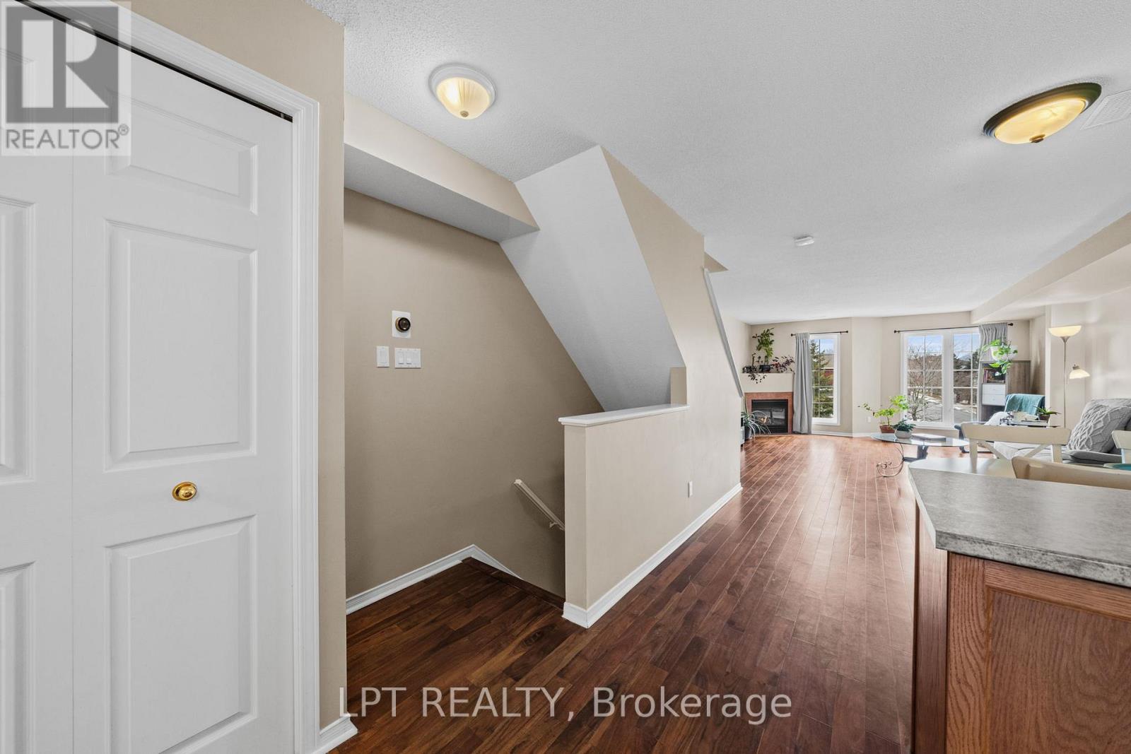 902 Longfields Drive, Ottawa, ON - Indoor Photo Showing Other Room