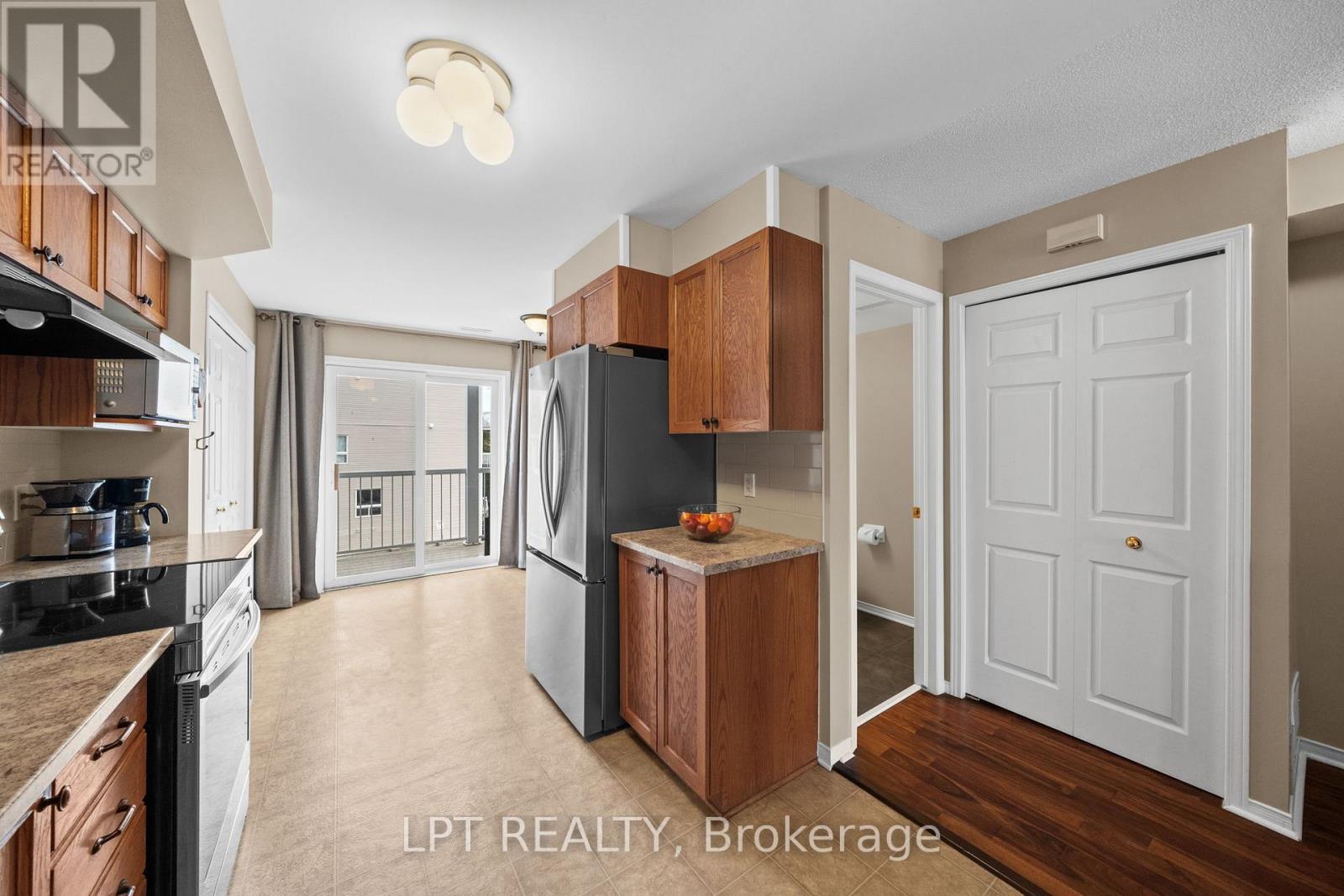 902 Longfields Drive, Ottawa, ON - Indoor Photo Showing Kitchen