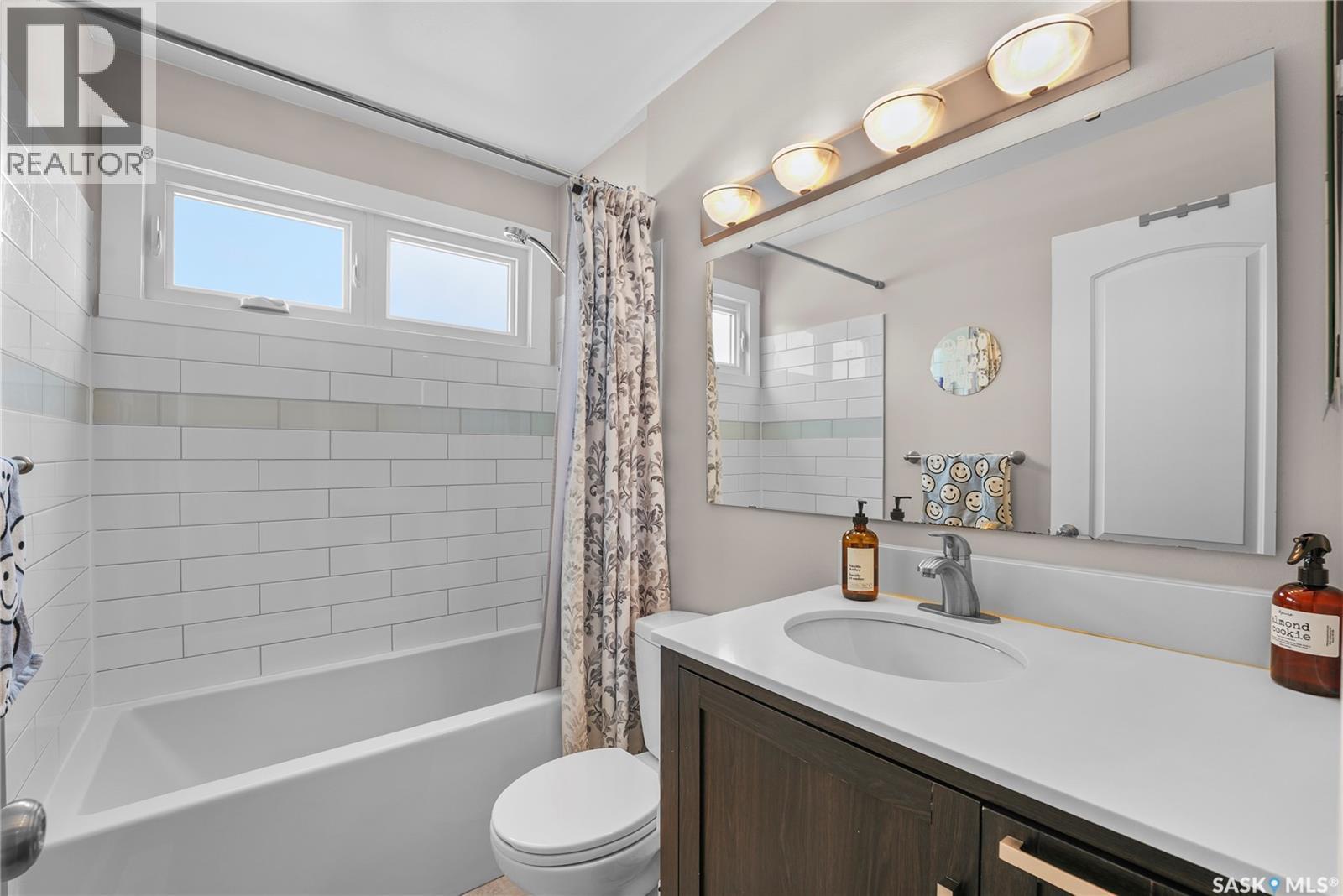 60 Empress Drive, Regina, SK - Indoor Photo Showing Bathroom