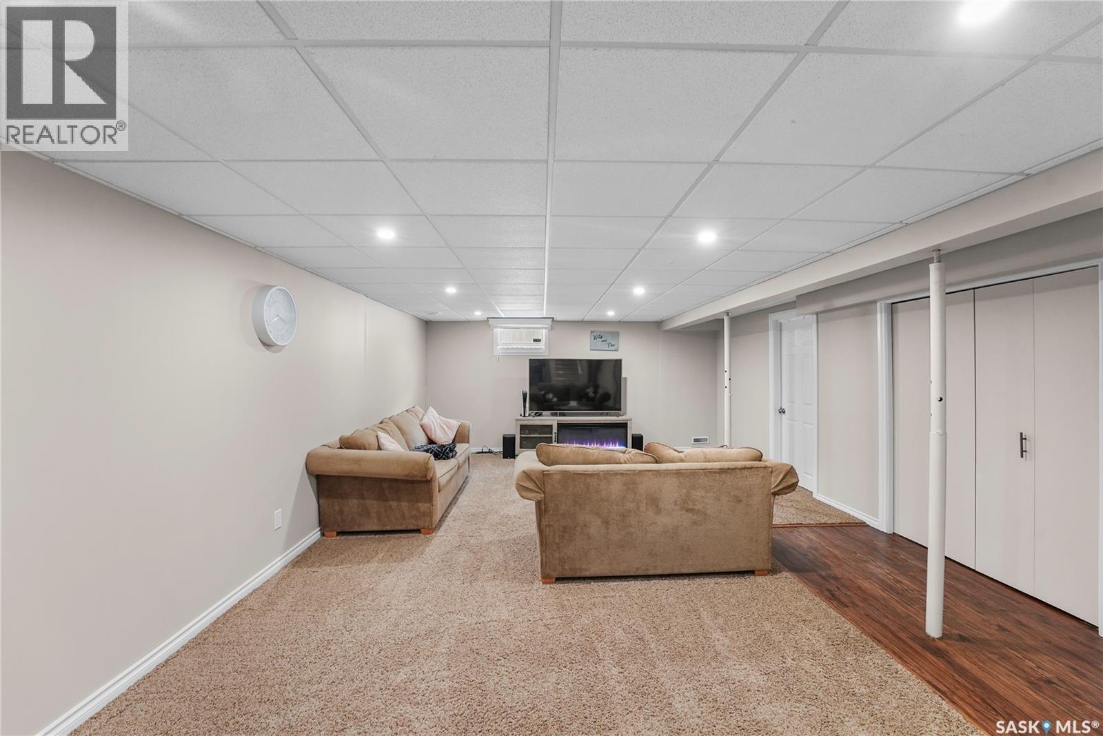 60 Empress Drive, Regina, SK - Indoor Photo Showing Other Room