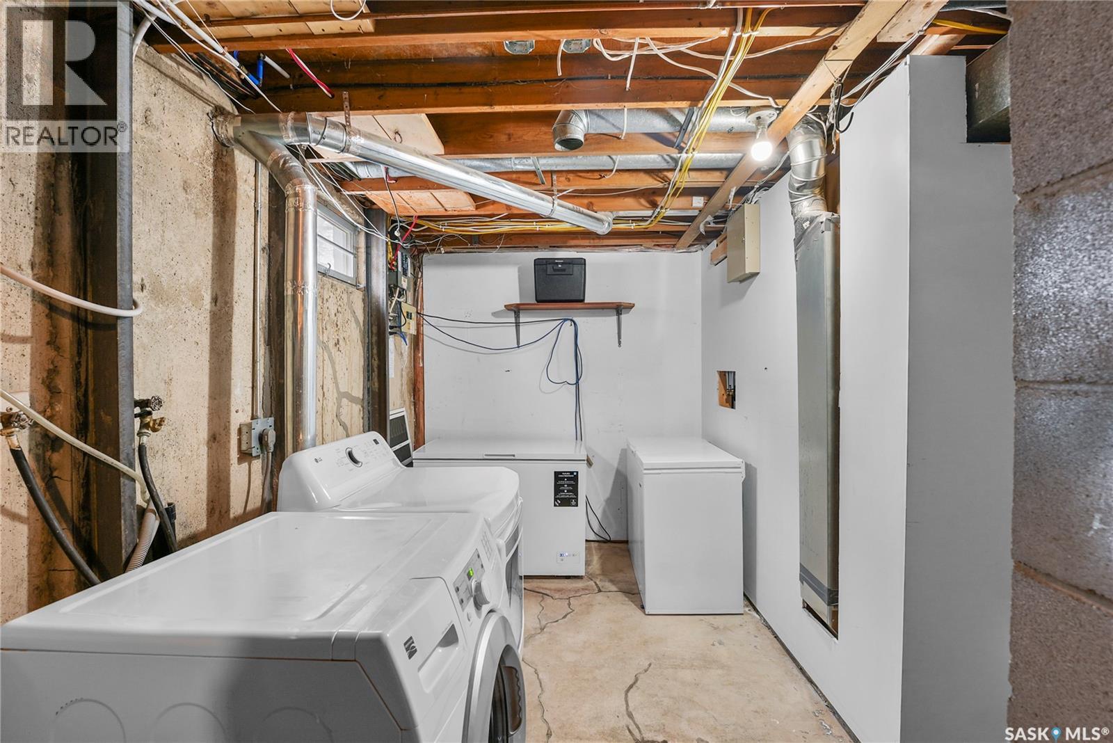 60 Empress Drive, Regina, SK - Indoor Photo Showing Laundry Room