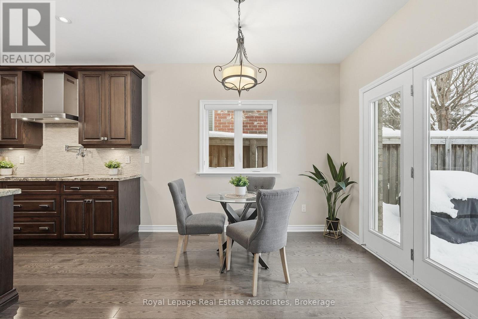 290 Eaton Street, Halton Hills, ON - Indoor Photo Showing Dining Room