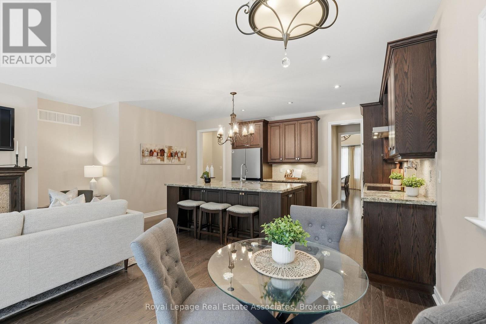 290 Eaton Street, Halton Hills, ON - Indoor Photo Showing Dining Room