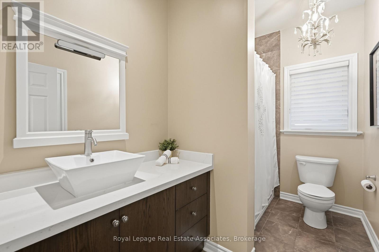 290 Eaton Street, Halton Hills, ON - Indoor Photo Showing Bathroom