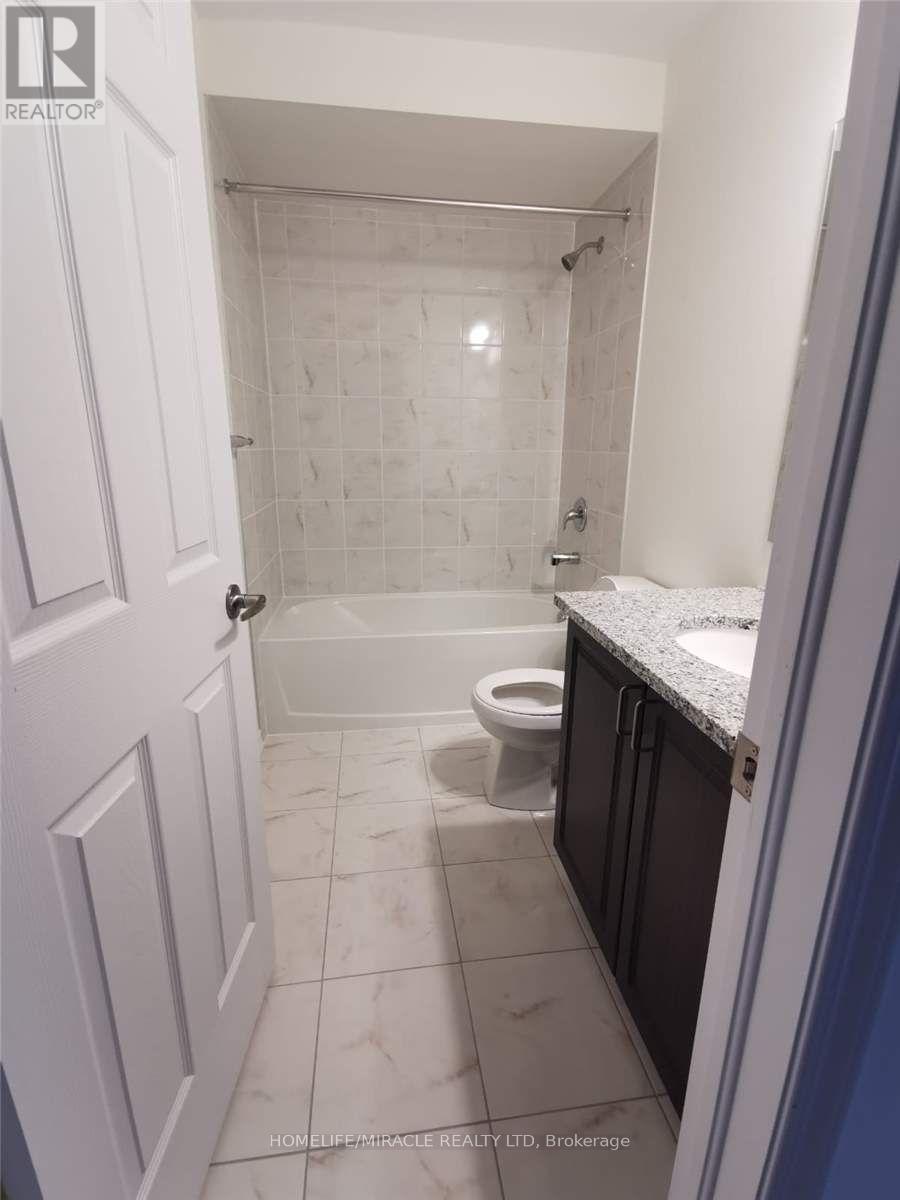 2565 Mojave Path, Oshawa, ON - Indoor Photo Showing Bathroom