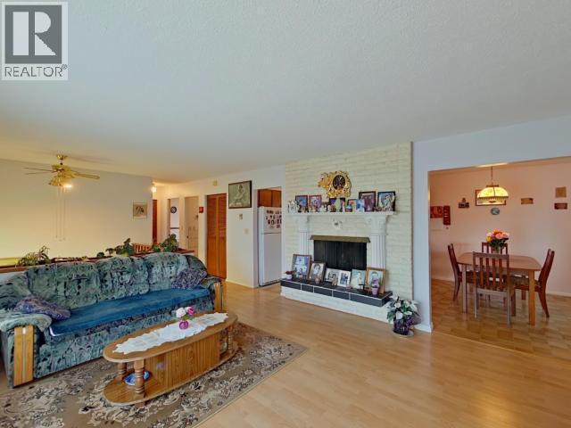 3284 Cariboo Ave, Powell River, BC - Indoor Photo Showing Living Room