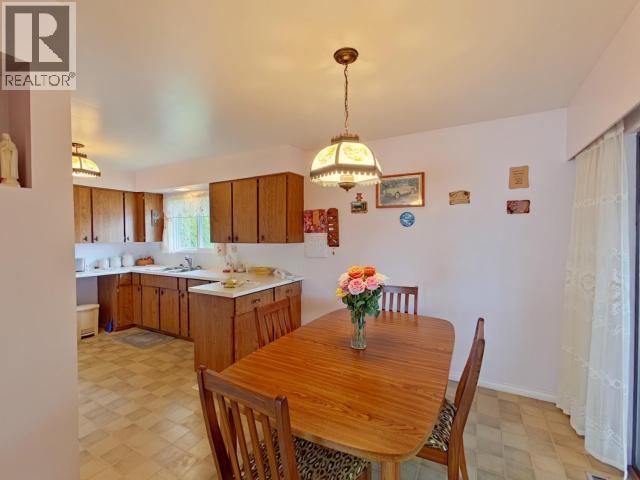 3284 Cariboo Ave, Powell River, BC - Indoor Photo Showing Dining Room