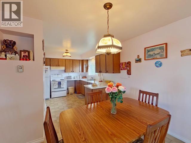 3284 Cariboo Ave, Powell River, BC - Indoor Photo Showing Dining Room
