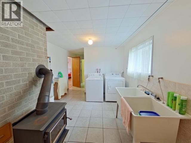 3284 Cariboo Ave, Powell River, BC - Indoor Photo Showing Laundry Room