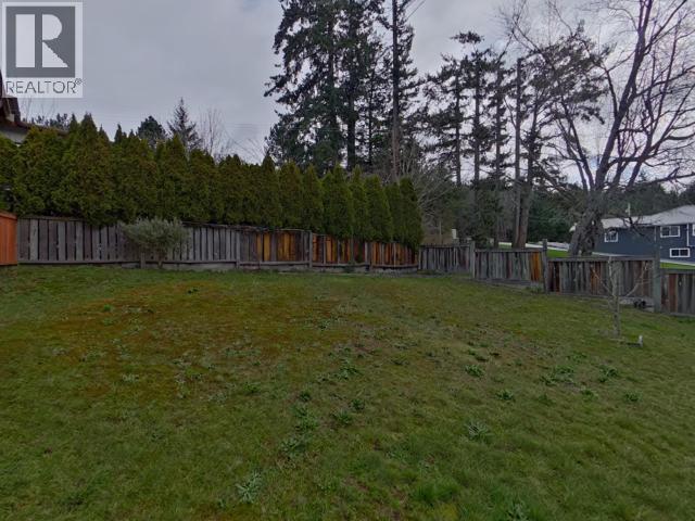 3284 Cariboo Ave, Powell River, BC - Outdoor With Backyard