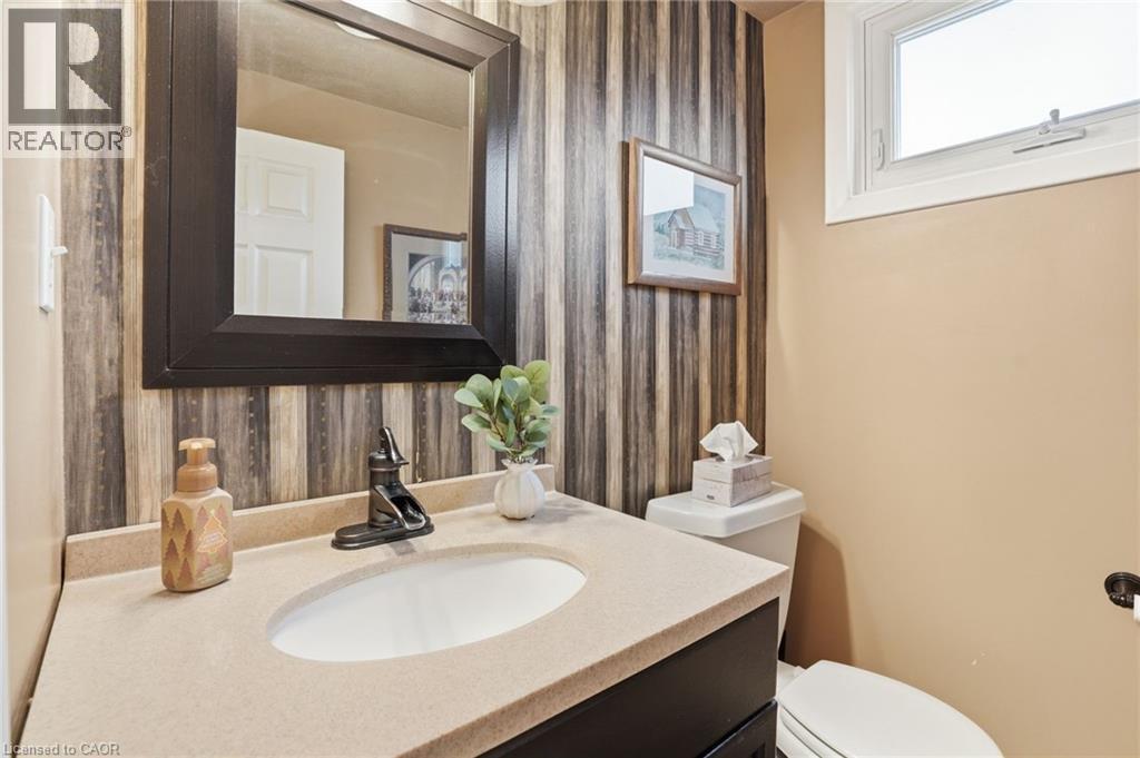 65 Rolston Drive, Hamilton, ON - Indoor Photo Showing Bathroom