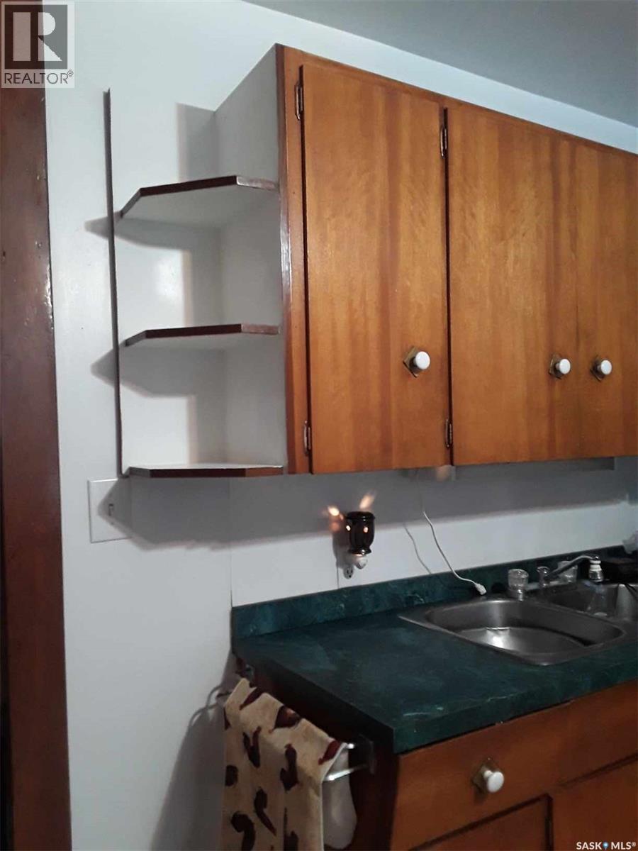 Nw1 34-24-W2, Usborne Rm No. 310, SK - Indoor Photo Showing Kitchen