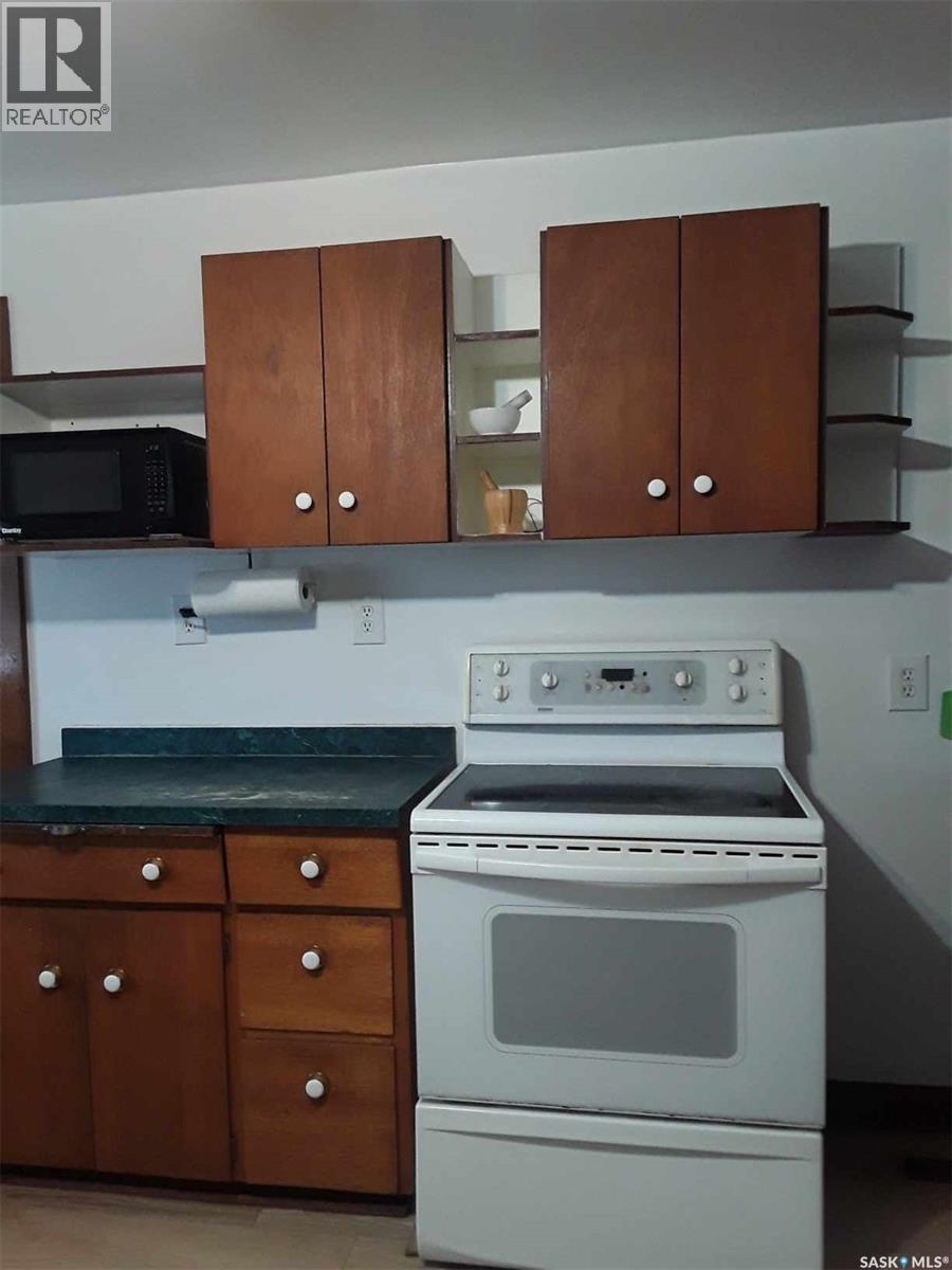 Nw1 34-24-W2, Usborne Rm No. 310, SK - Indoor Photo Showing Kitchen